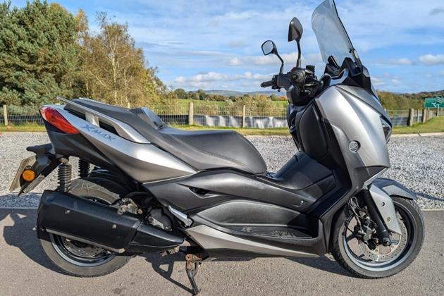 YAMAHA XMAX 300