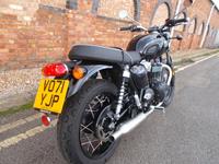 TRIUMPH BONNEVILLE T100