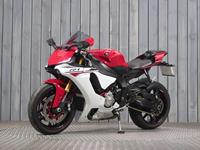 YAMAHA R1