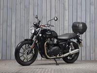 TRIUMPH STREET TWIN