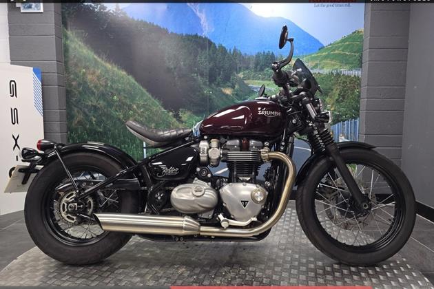 TRIUMPH BONNEVILLE BOBBER