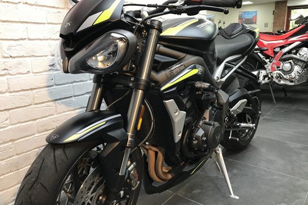 TRIUMPH STREET TRIPLE 765 RS