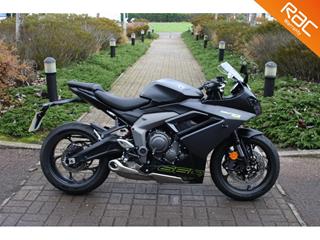 TRIUMPH DAYTONA 660 