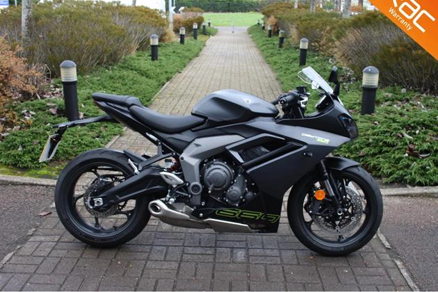 TRIUMPH DAYTONA 660