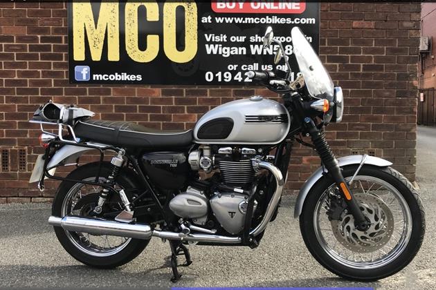 TRIUMPH BONNEVILLE T120 BLACK