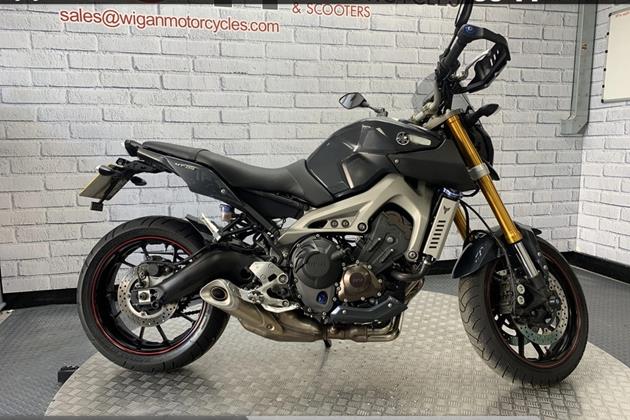 YAMAHA MT-09