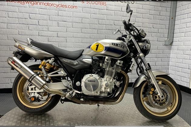 YAMAHA XJR1300