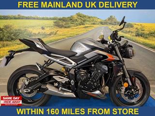 TRIUMPH STREET TRIPLE 765 RS 