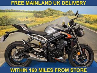 TRIUMPH STREET TRIPLE 765 RS 