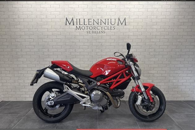 DUCATI MONSTER 696