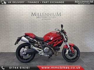 DUCATI MONSTER 696 