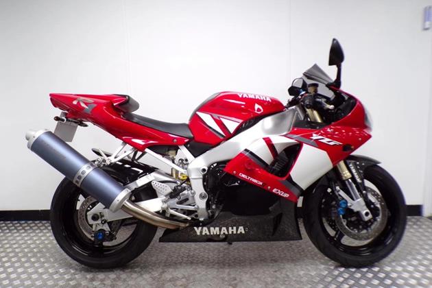 YAMAHA R1