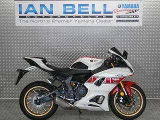 YAMAHA R7 