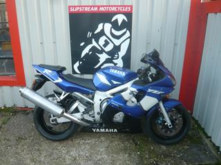 YAMAHA R6 