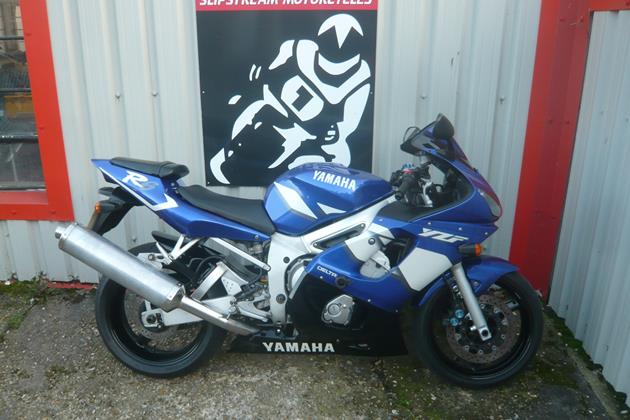 YAMAHA R6