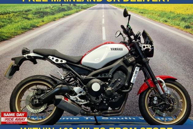 YAMAHA XSR900