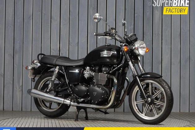 TRIUMPH BONNEVILLE 900