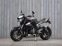 TRIUMPH STREET TRIPLE 765 RS