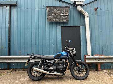 TRIUMPH STREET TWIN