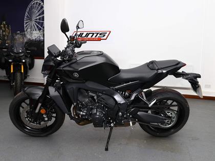 YAMAHA MT-09