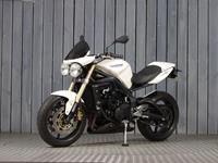 TRIUMPH STREET TRIPLE 675