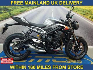 TRIUMPH STREET TRIPLE 765 RS 