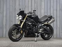 TRIUMPH STREET TRIPLE 675