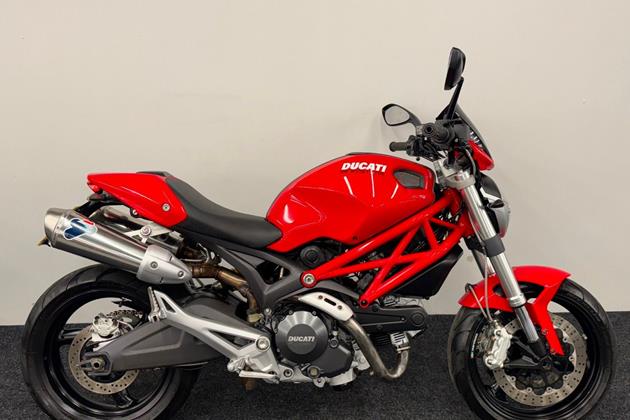 DUCATI MONSTER 696