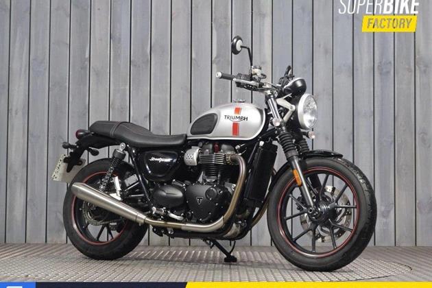 TRIUMPH STREET TWIN