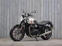 TRIUMPH STREET TWIN