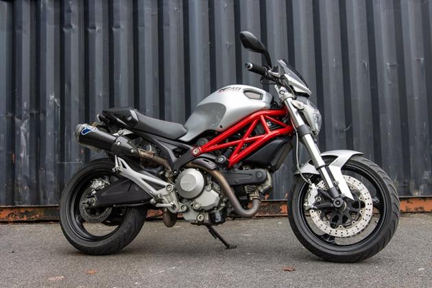 DUCATI MONSTER 696