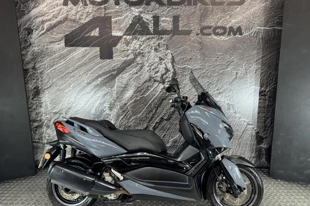 YAMAHA XMAX 300