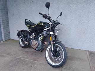 HUSQVARNA SVARTPILEN 401 