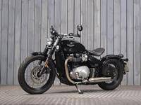 TRIUMPH BONNEVILLE BOBBER BLACK