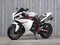 YAMAHA R1