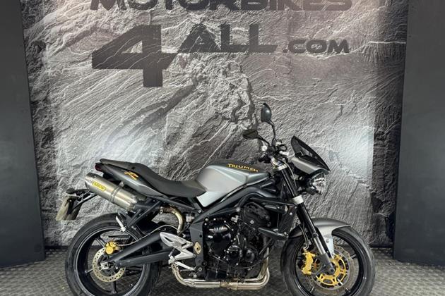 TRIUMPH STREET TRIPLE 675