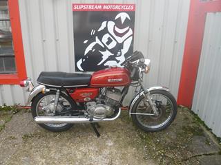 SUZUKI GT250 