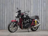 TRIUMPH BONNEVILLE 900