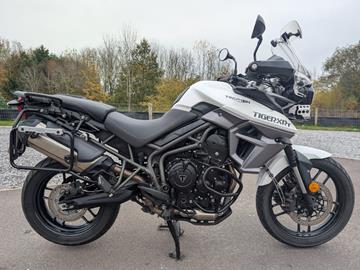 TRIUMPH TIGER 800