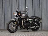 TRIUMPH BONNEVILLE T100