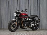 TRIUMPH SPEED TWIN 1200