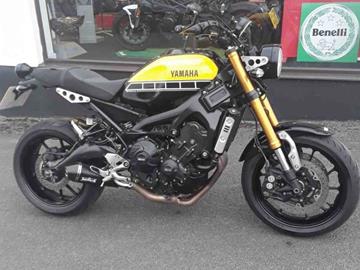 YAMAHA XSR900