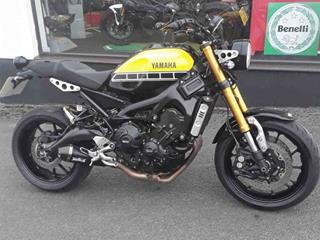 YAMAHA XSR900 