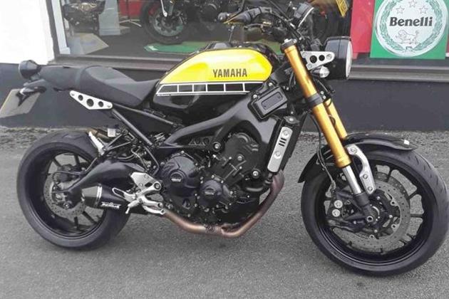 YAMAHA XSR900