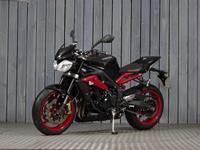 TRIUMPH STREET TRIPLE 675