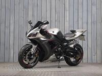 YAMAHA R1