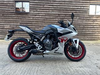 GSX-8R 