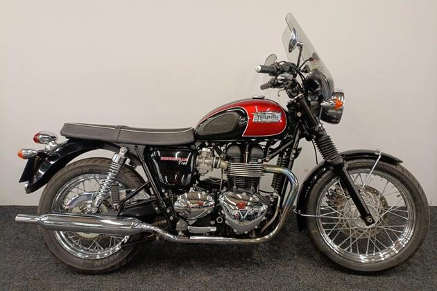 TRIUMPH BONNEVILLE T100