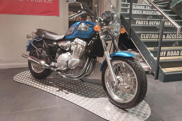 TRIUMPH THUNDERBIRD 900