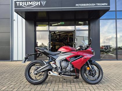 TRIUMPH DAYTONA 660